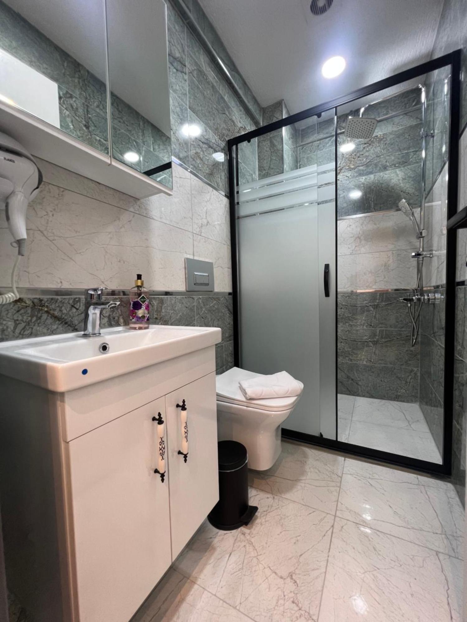 Feycem Suites Hotel Istanbul Bagian luar foto